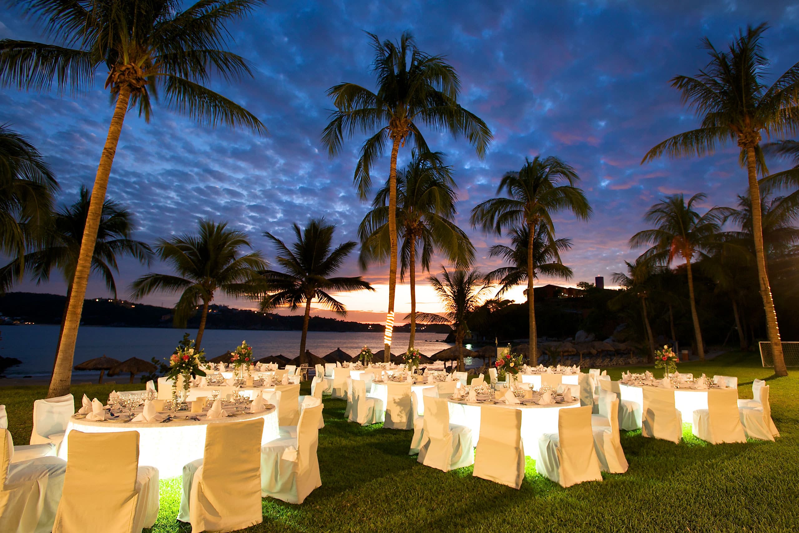 Jardín Manzanilla night Hotel Las Brisas Huatulco